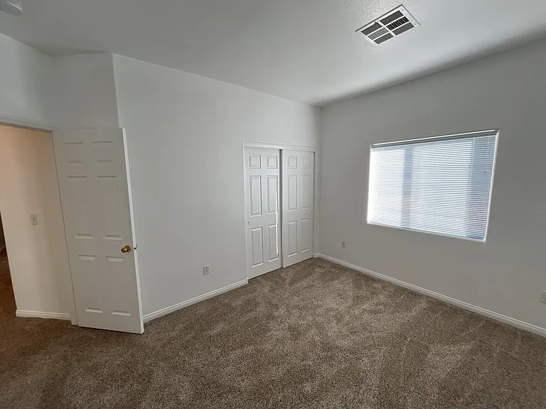 4915 E Russell Rd #142-8 — Photo 30
