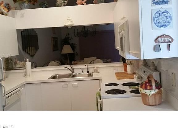 2nd image of 209 Robin Hood Cir Unit 204