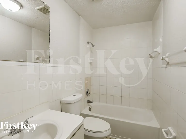 19420 NW 32nd Ave — Photo 17