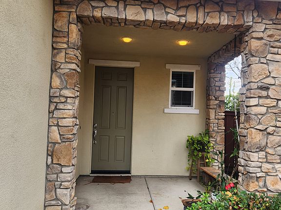 3rd image of 271 Barnhill Dr