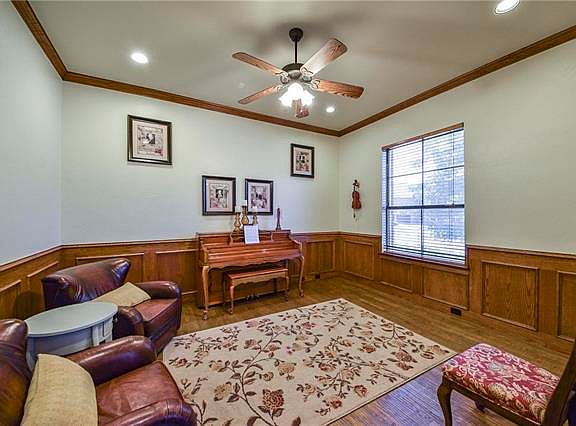 3rd image of 2813 Spring Oaks Dr