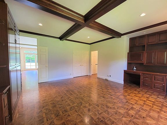 3rd image of 345 Selby Ln