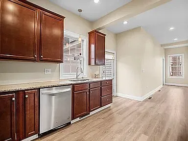 3 bed, 2.5 bath, 2500 sqft, $3,800 — Photo 4