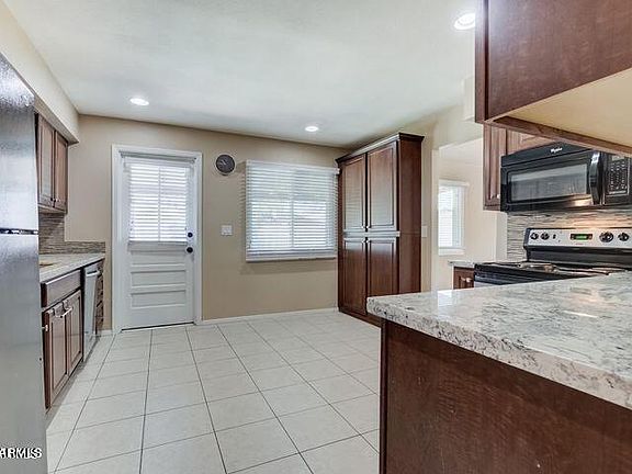 5th image of 134 E Riviera Dr