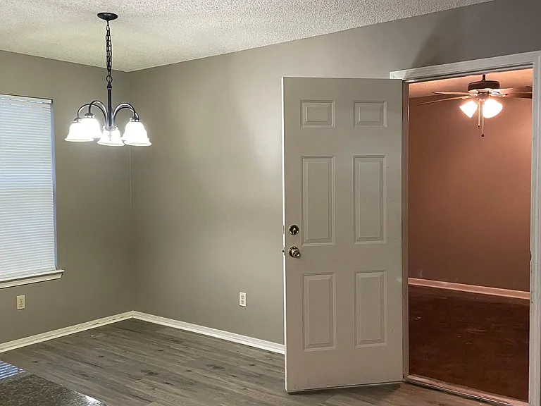 1029 Kelley Dr — Photo 5