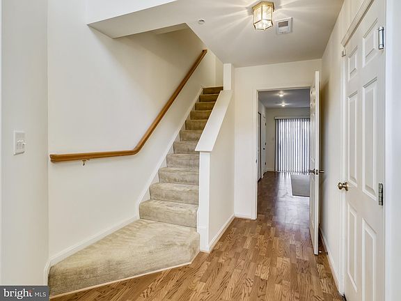 5th image of 212 Wheyfield Ct