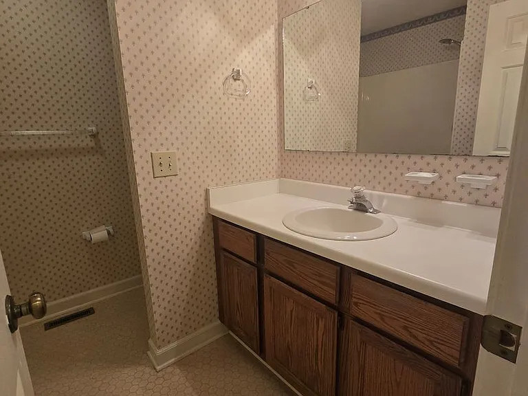 215 Mill Pond Rd — Photo 19
