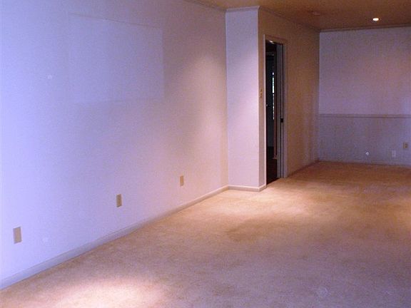4th image of 2608 Greenhills Dr