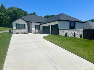 1611 W Gaslight Dr, Springfield, MO 65810