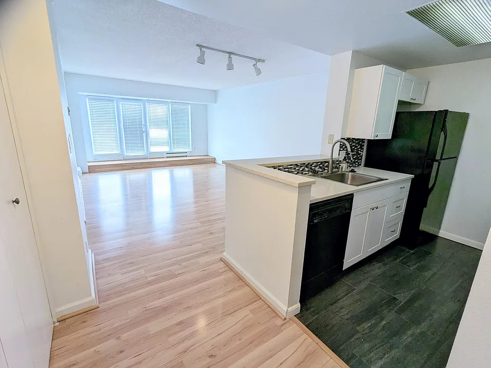 121 Vine St #502
