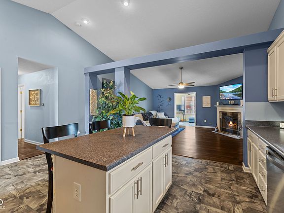 4th image of 848 Coralberry Ln