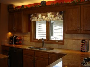 5313 Stone Ridge Dr, Midland, MI 48640