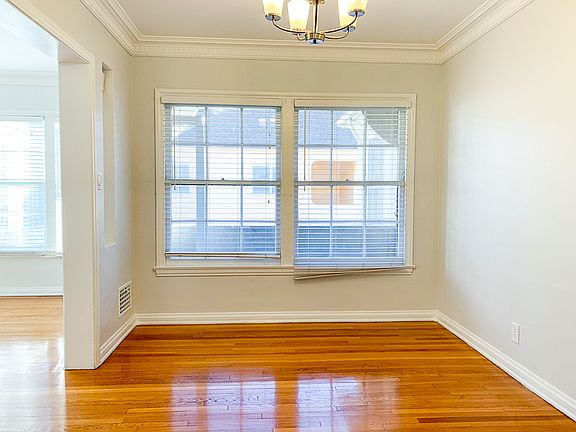 5th image of 452 S New Hampshire Ave APT 3