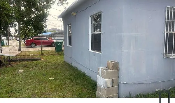 564 NW 13th St — Photo 14