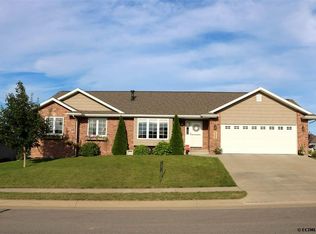 2266 Doe Run Dr, Dubuque, IA 52002