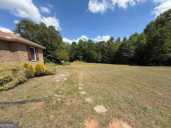 5th image of 402 Renee Rd