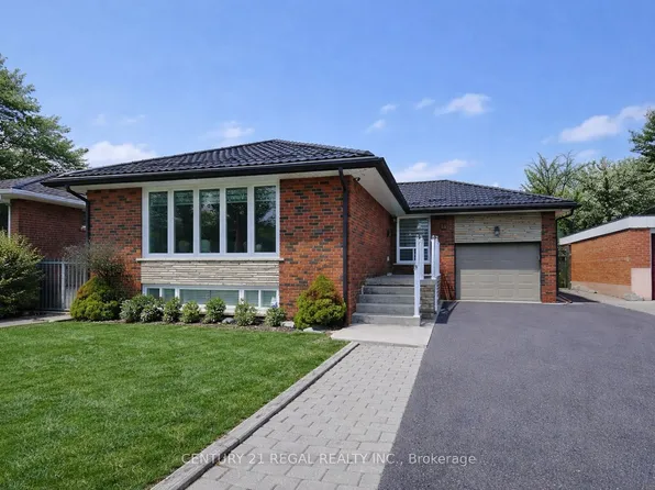 14 Thorpe Rd, Toronto, ON M9R 2C2