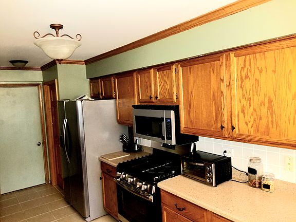 4th image of 122 Village Creek Dr
