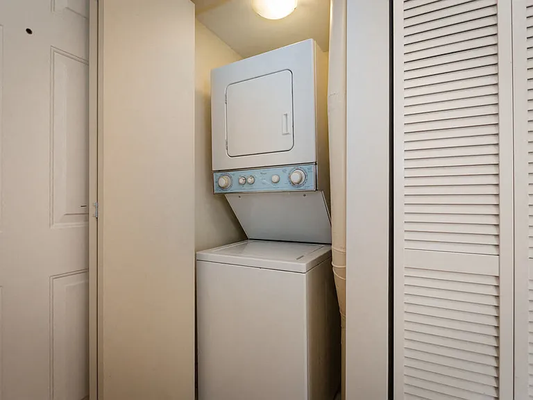 2038 W Touhy Ave — Photo 8