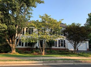 121 Regina Dr, Sterling, VA 20165