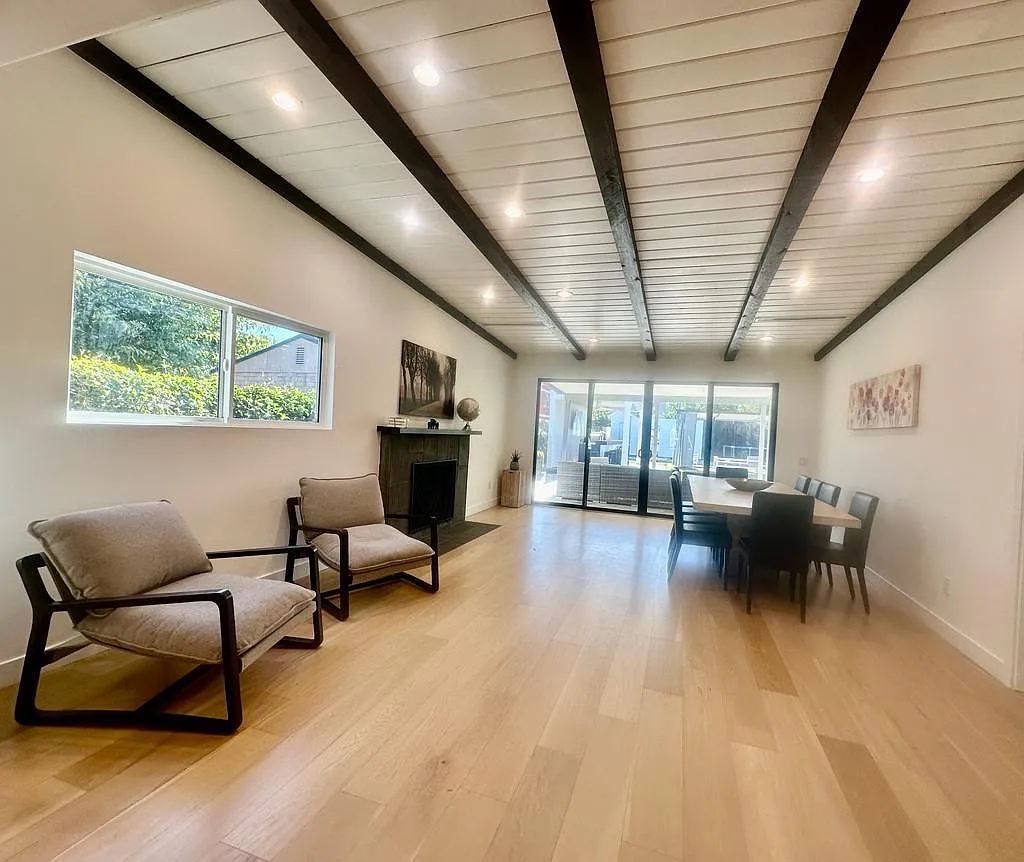 3 bed, 2.5 bath, 2500 sqft, $12,000 — Photo 4