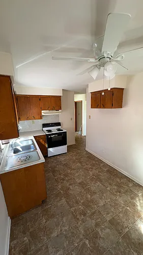 212 Don St Photo 1