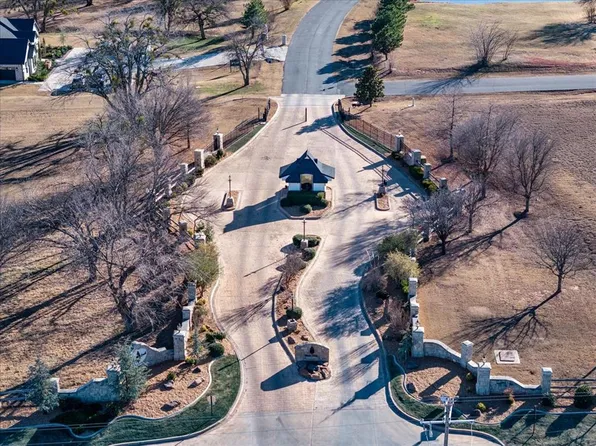 2251 Jackson Ln, Blanchard, OK 73010