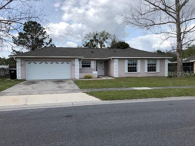 1st image of 527 Iowa Woods Cir E