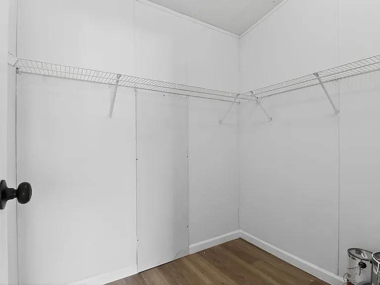 1134 Robinson Ave — Photo 3