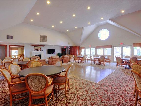 3rd image of 2700 E Ponderosa Dr