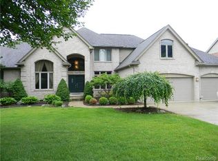 5565 Deerwood Ln, Commerce Township, MI