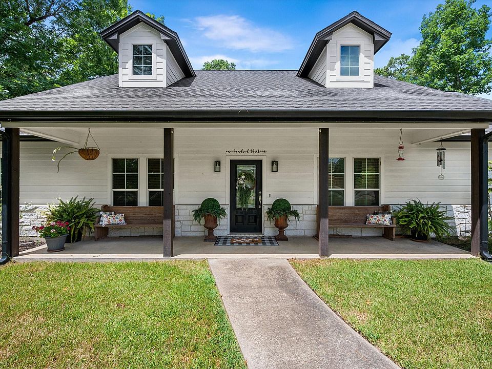 1st image of 113 Pinewood Dr