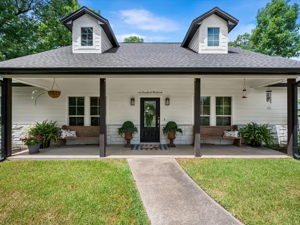 113 Pinewood Dr, Huntsville, TX 77340