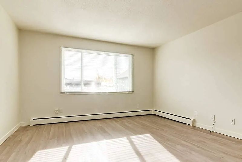 Edmonton Apartment for rent - 2 Bedrooms — photo 9