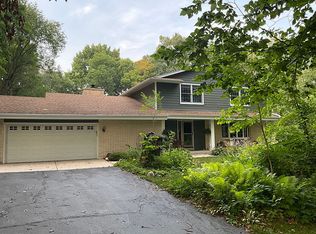 S28W29430 Pamela Cir, Waukesha, WI 53188