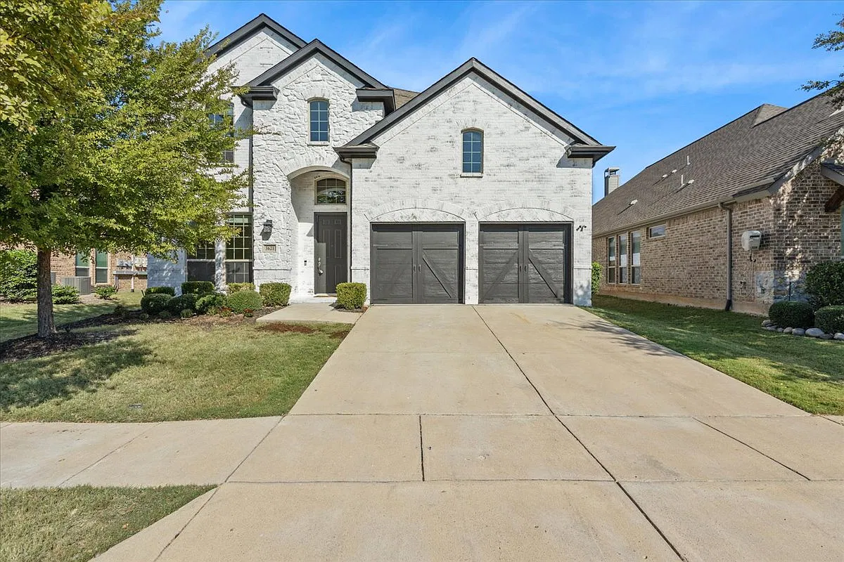 4 bed, 3.5 bath, 3391 sqft, $4,295 — Photo 2
