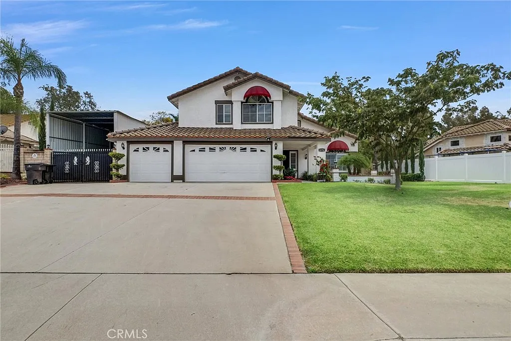 4 bed, 2.5 bath, 1901 sqft, $4,500 — Photo 3