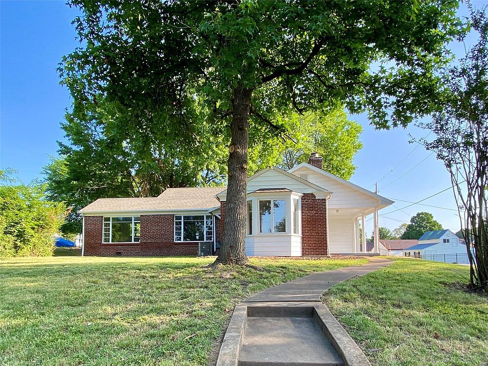 1st image of 3 Park Dr