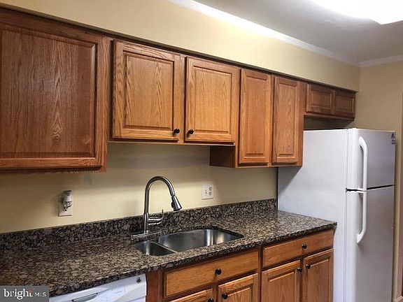 4th image of 210 Sherwood Ct