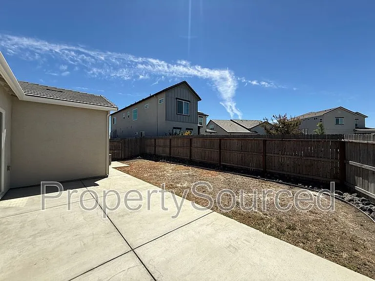 1428 Nascimento St — Photo 42