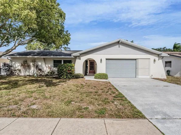 2240 Colonial Dr, Dunedin, FL 34698