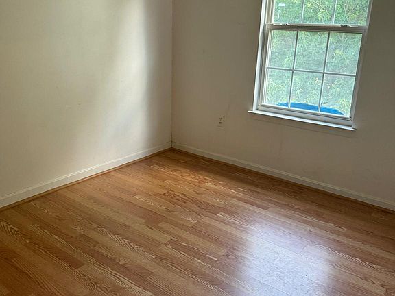 4th image of 8805 Francisco Ct