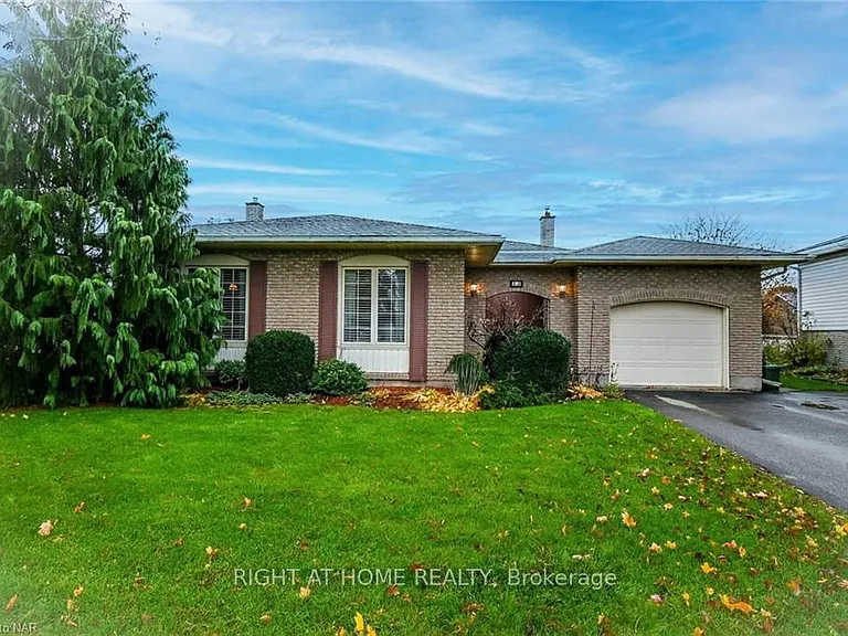 43 Glenayr Pl #LOWER — Photo 1