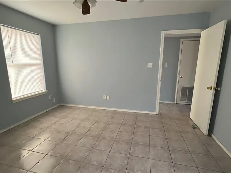 220 N Glasscock Blvd — Photo 7