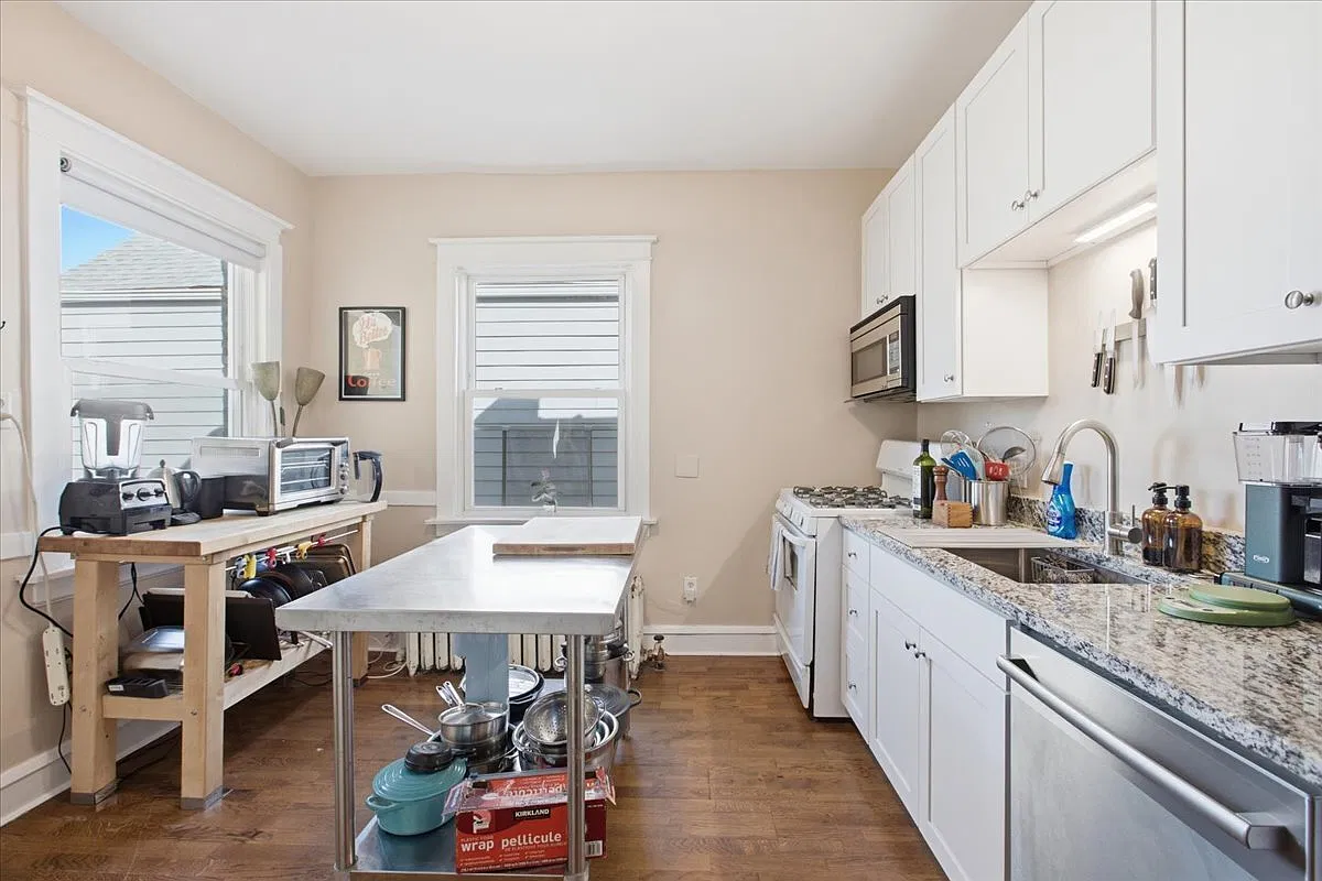 3 bed, 1300 sqft, $2,475 — Photo 2