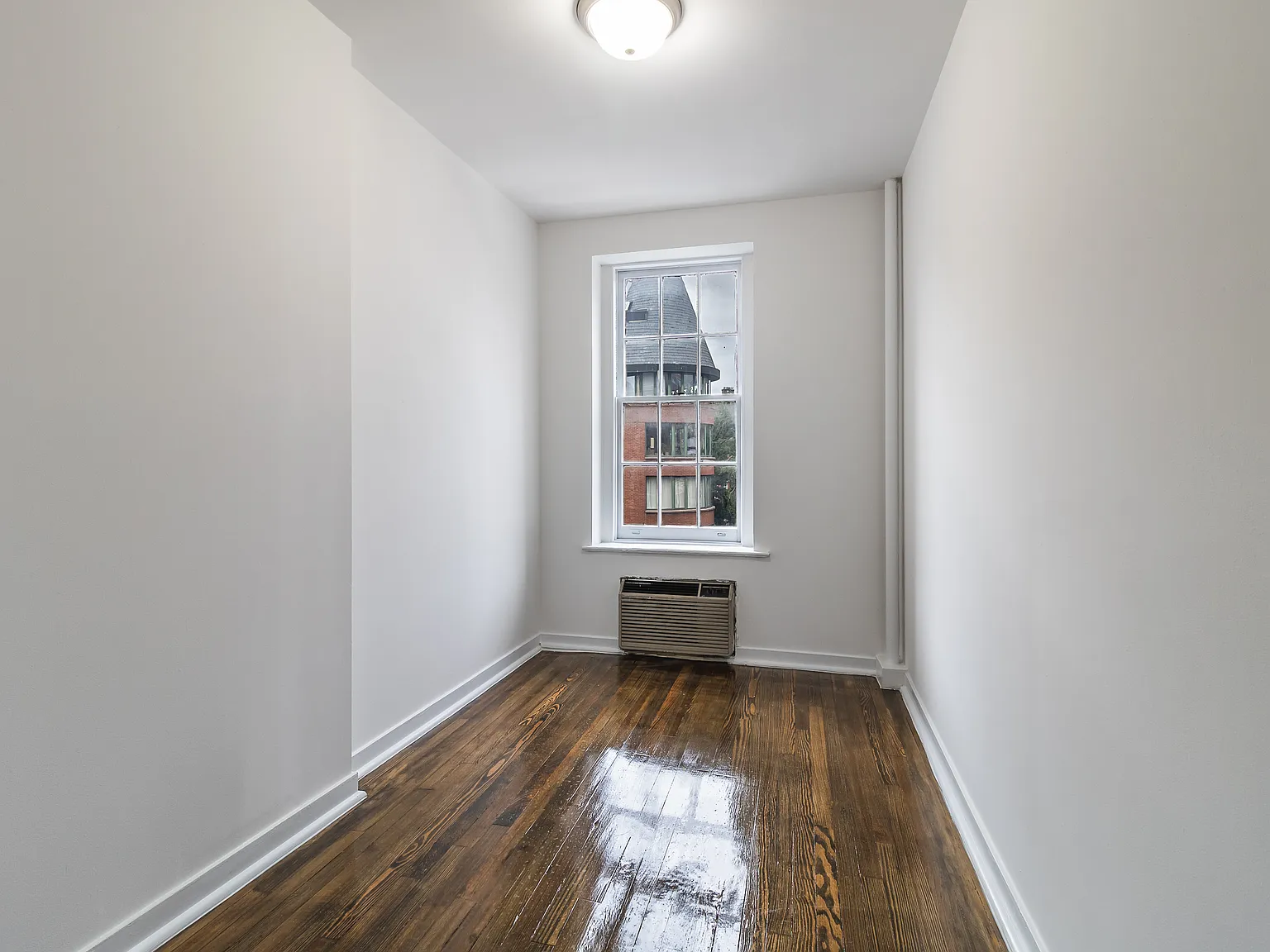 12 Perry Street — Photo 4