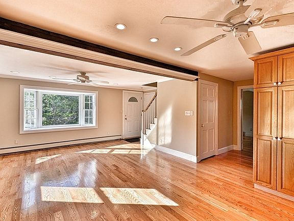3rd image of 12 Dahlia Ave