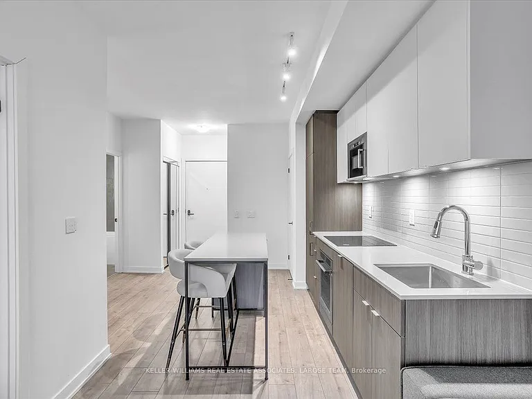 215 Lakeshore Rd W #205 — Photo 15
