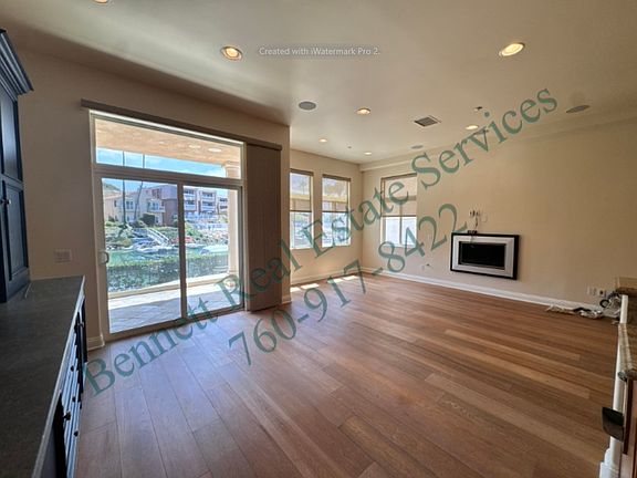 3rd image of 4527 Cove Dr Unit 101