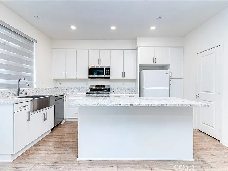 14022 Bay St — Photo 10